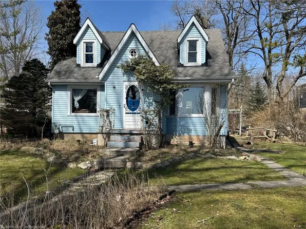 329 George St, Central Elgin, ON N5L 1C5