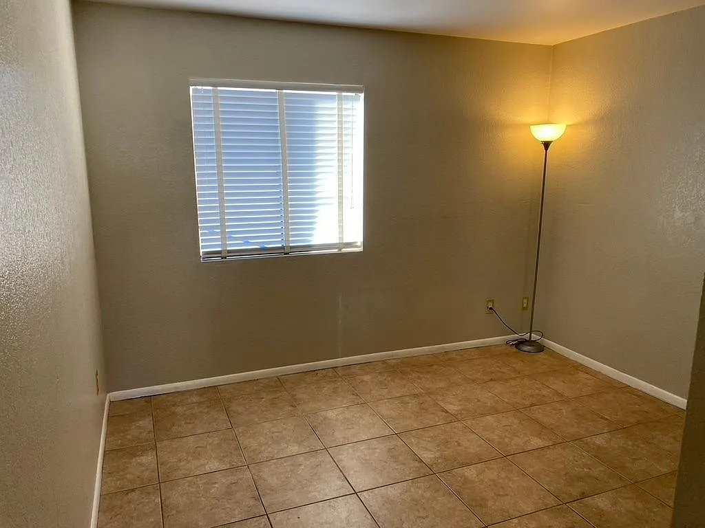 2 bed, 900 sqft, $1,399 — Photo 2