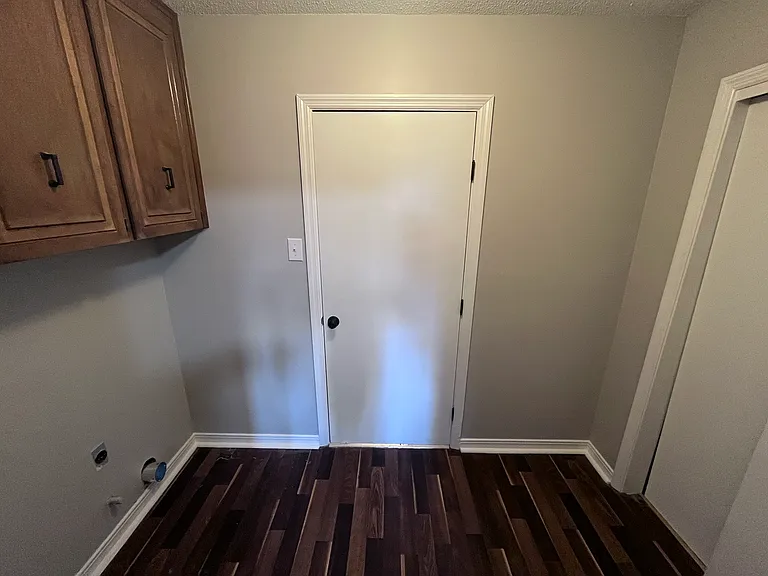 215 Berkshire Cir — Photo 18