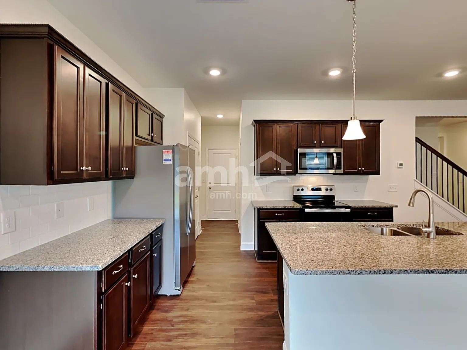 4 bed, 2.5 bath, 2098 sqft, $2,435 — Photo 3