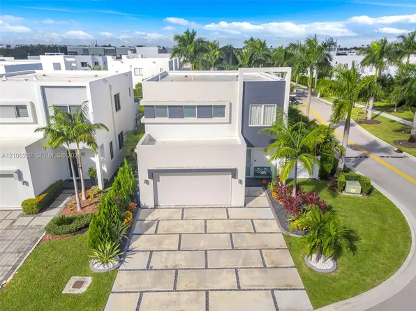 6766 NW 103rd Pl, Doral, FL 33178