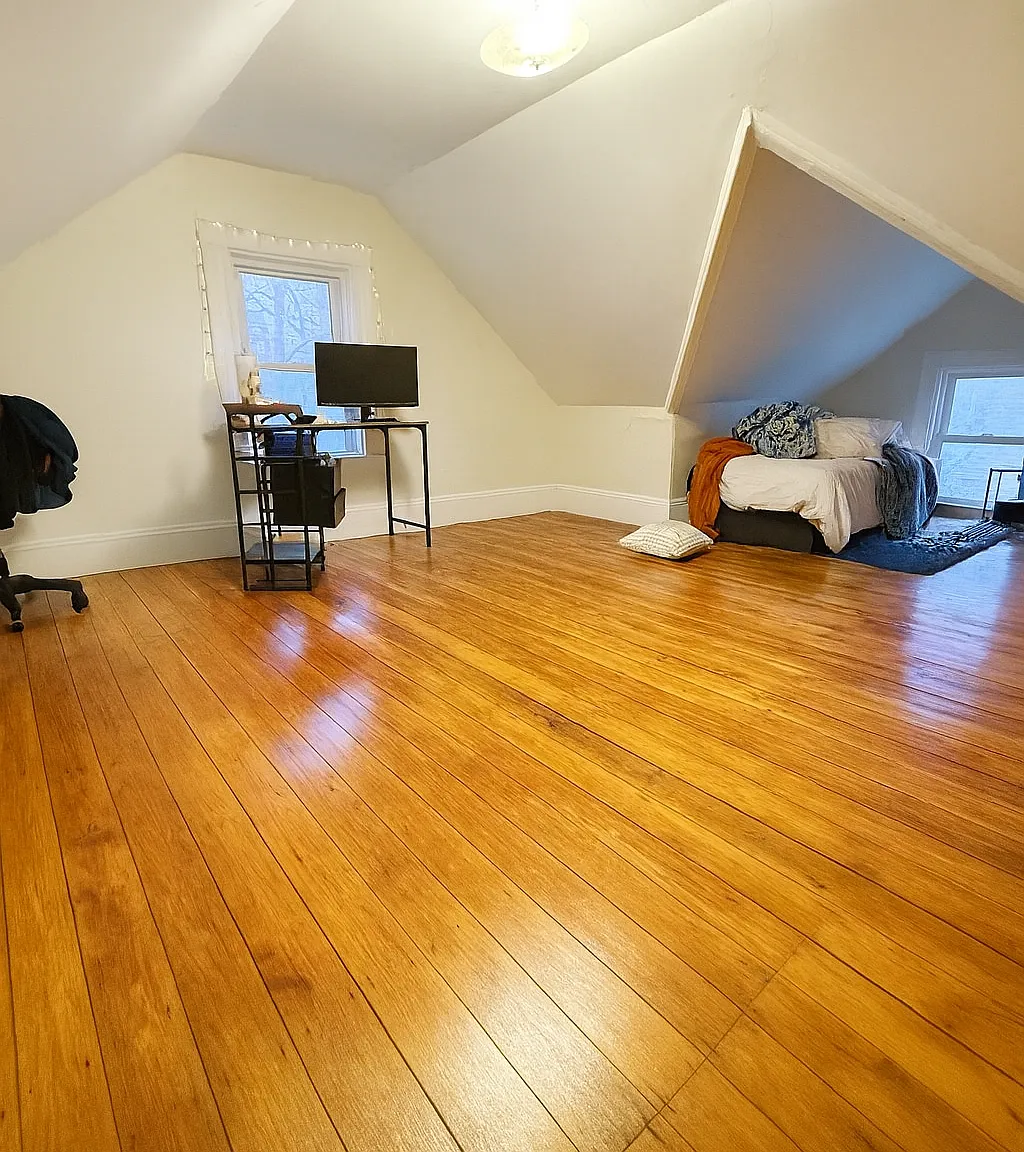 5 bed, 1.5 bath, 1482 sqft, $5,100 — Photo 1
