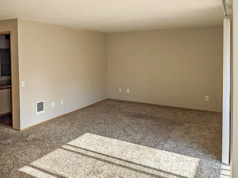 Silverwood Apartments — Photo 33