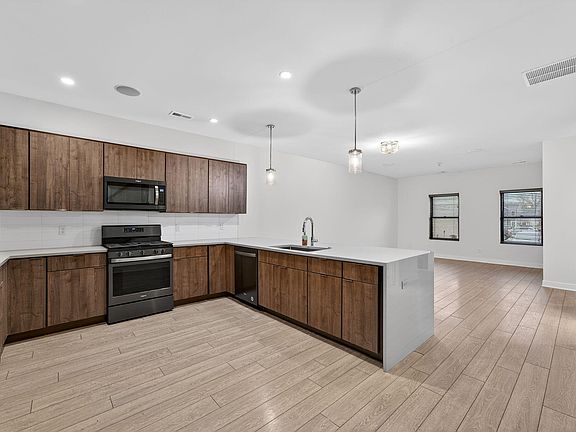 4th image of 347 Sawgrass Dr
