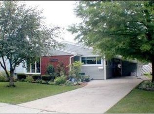 9715 S Minnick Ave, Oak Lawn, IL 60453