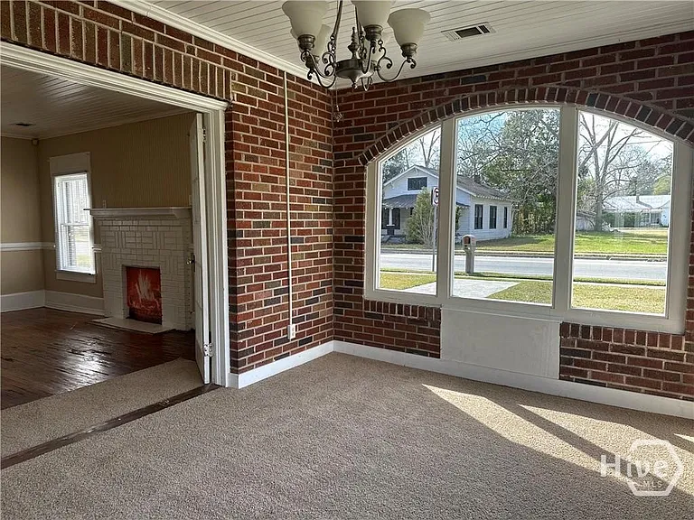 108 N College St — Photo 3