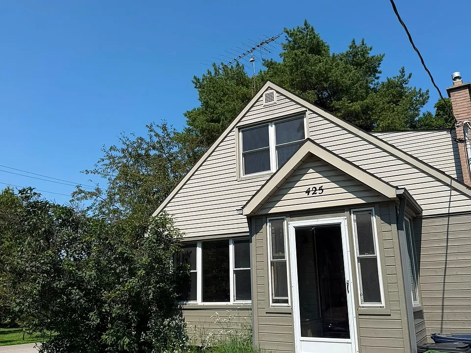 425 Livingston Rd N