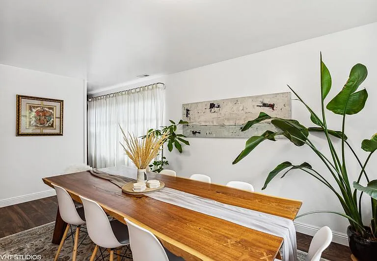 2571 Van Buren Ave — Photo 14