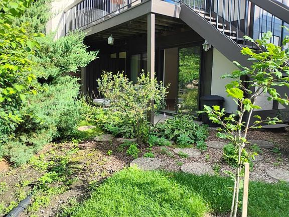 5th image of 218 Brookside Ln Unit B