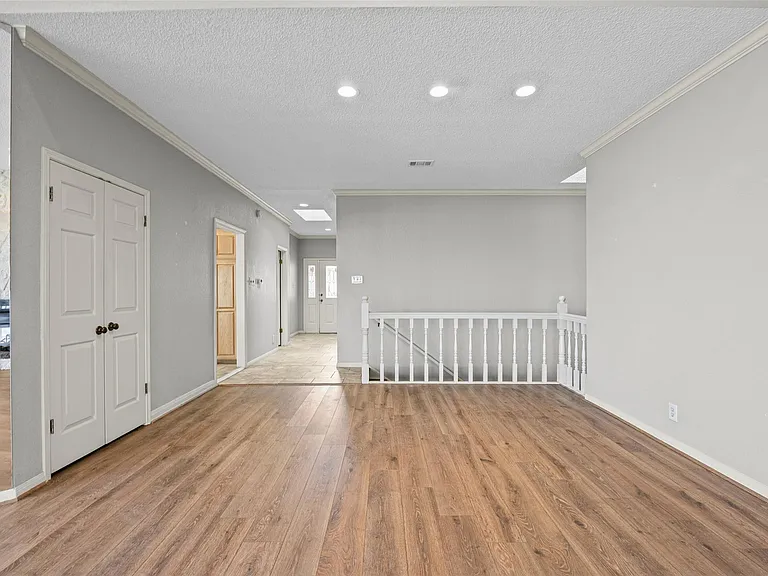 114 Paragon Ct — Photo 7