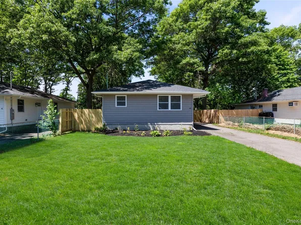 43 Grand Avenue, Shirley, NY 11967