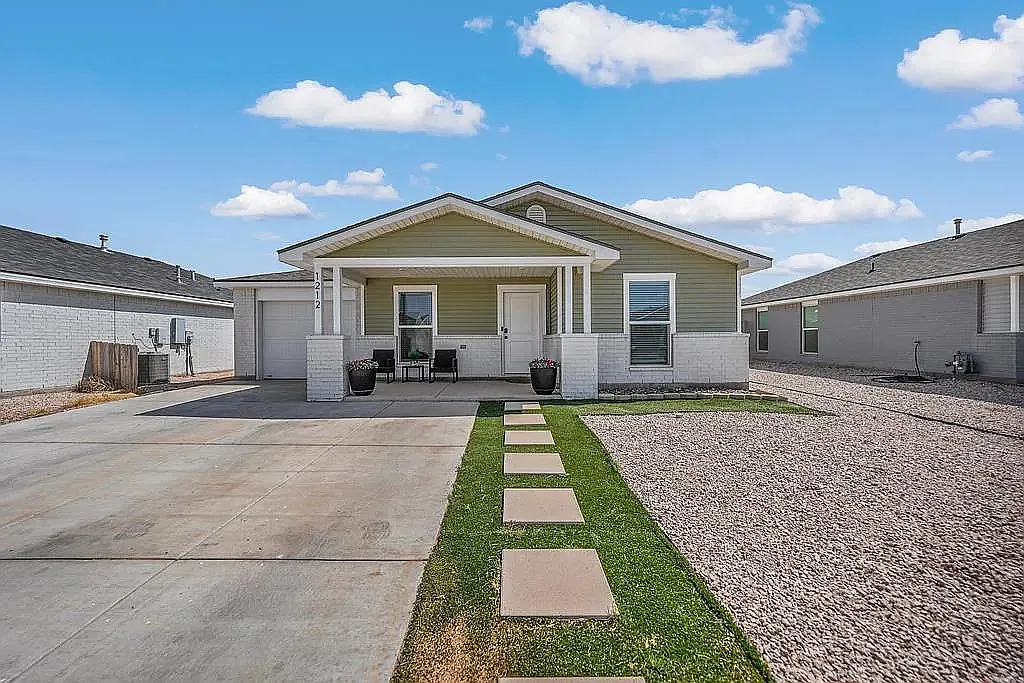 Near brand new 3 bd/2 bth home in quiet neighborhood! Turf backyard w/ pergola! All appliances! 1... — Photo 1