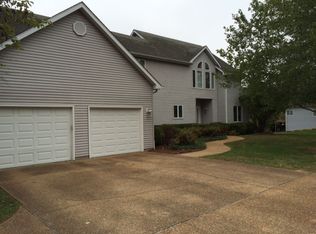 44 Country Club Rd, Mount Vernon, IL 62864