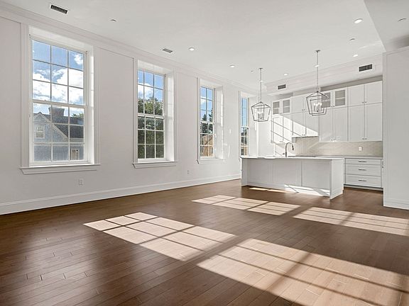 2nd image of 20 Mechanic St #3