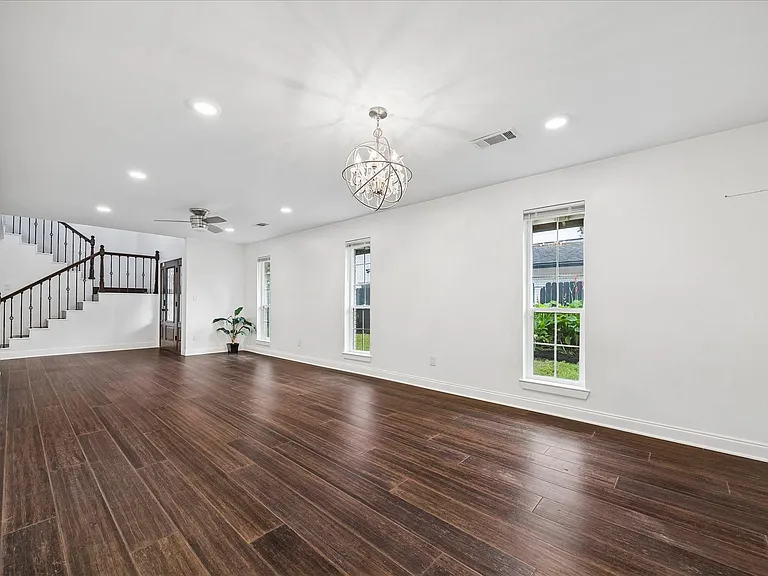 10602 Riverview Dr — Photo 5