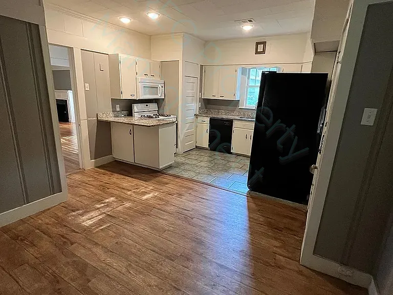 1512 College Ave — Photo 6