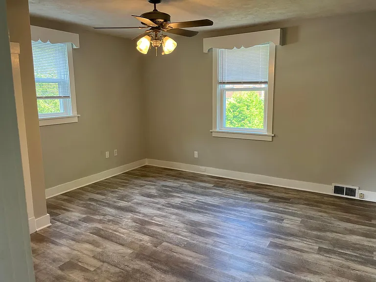 209 Questend Ave — Photo 11