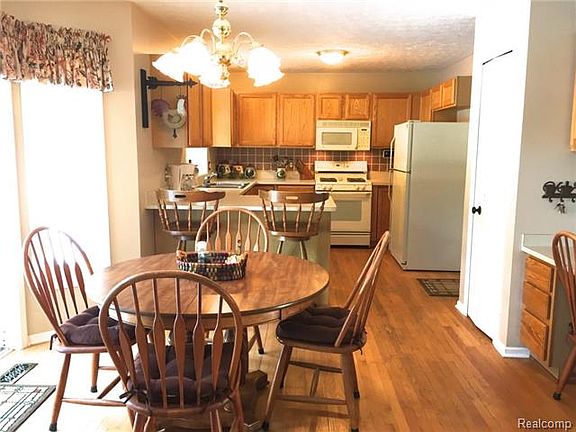 5th image of 8131 Hillside Lakes Dr