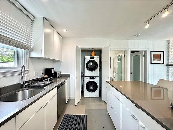 2nd image of 101 Briarwood Ave #B