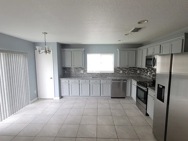 4654 Caverns Dr — Photo 8