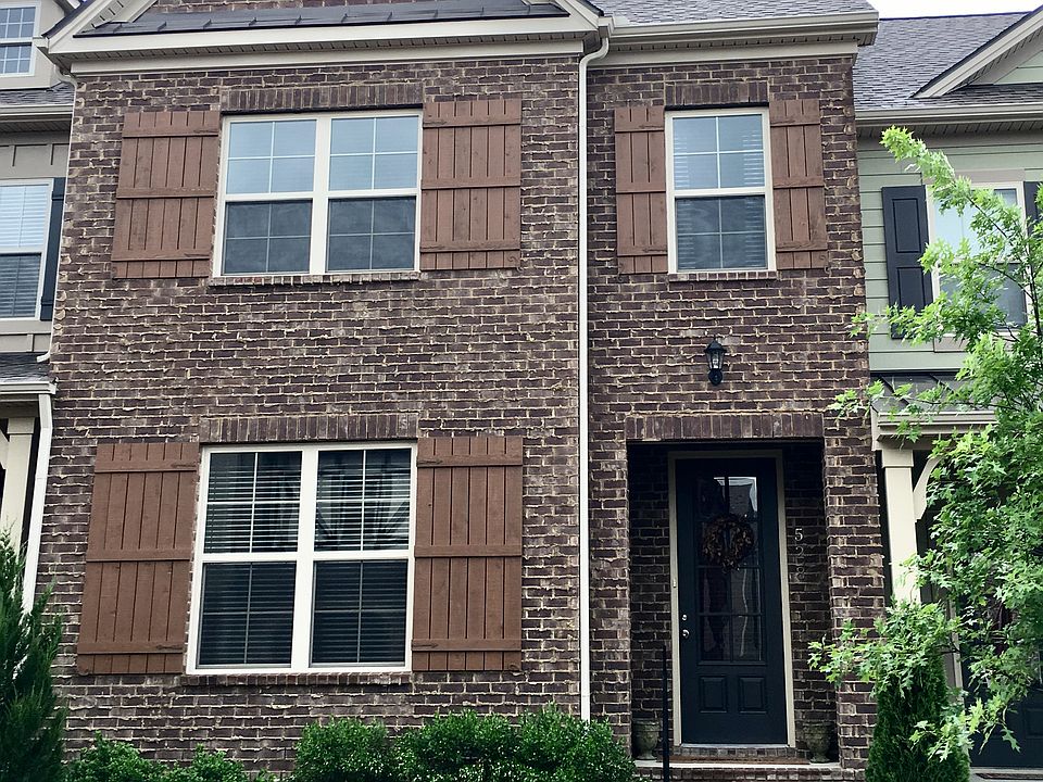 1st image of 528 Vintage Green Ln