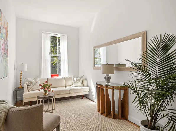 350 W 20th St APT 3R, Manhattan, NY 10011