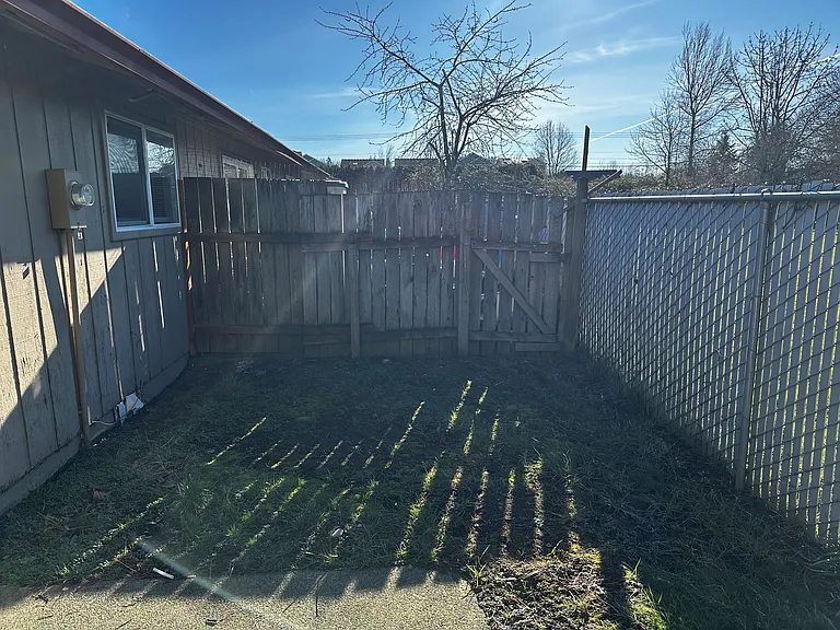 22920 NE Halsey St — Photo 10