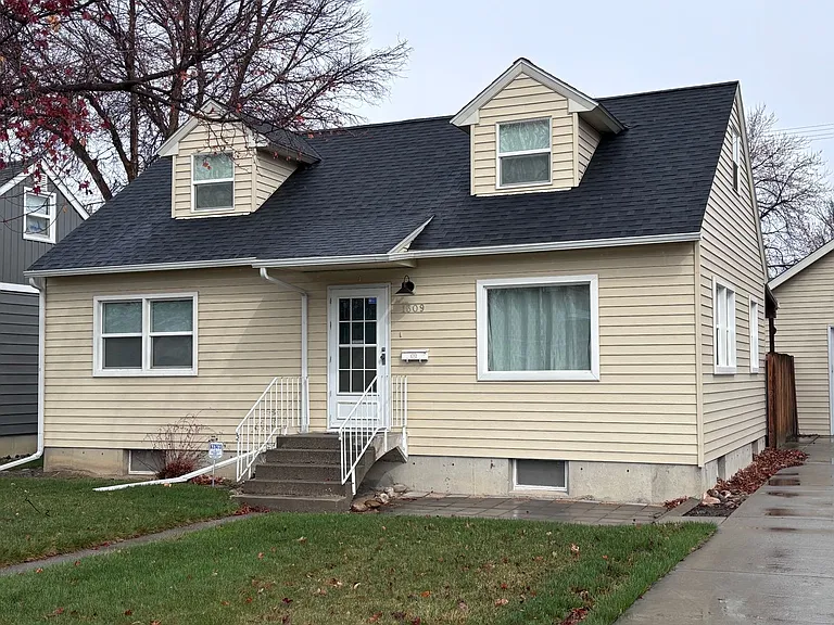1309 Avenue E — Photo 1
