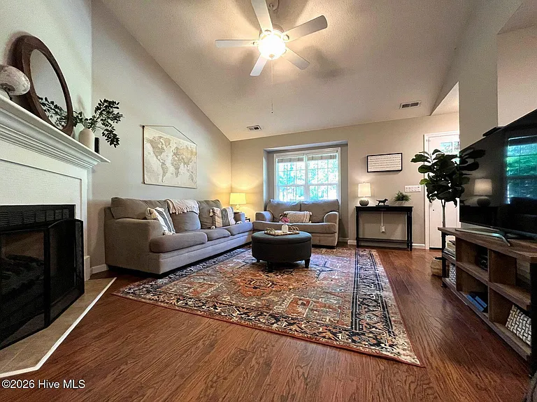 2400 Longleaf Dr W — Photo 4