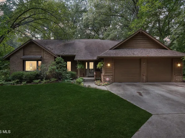 6155 Cross Trails Rd, Sylvania, OH 43560