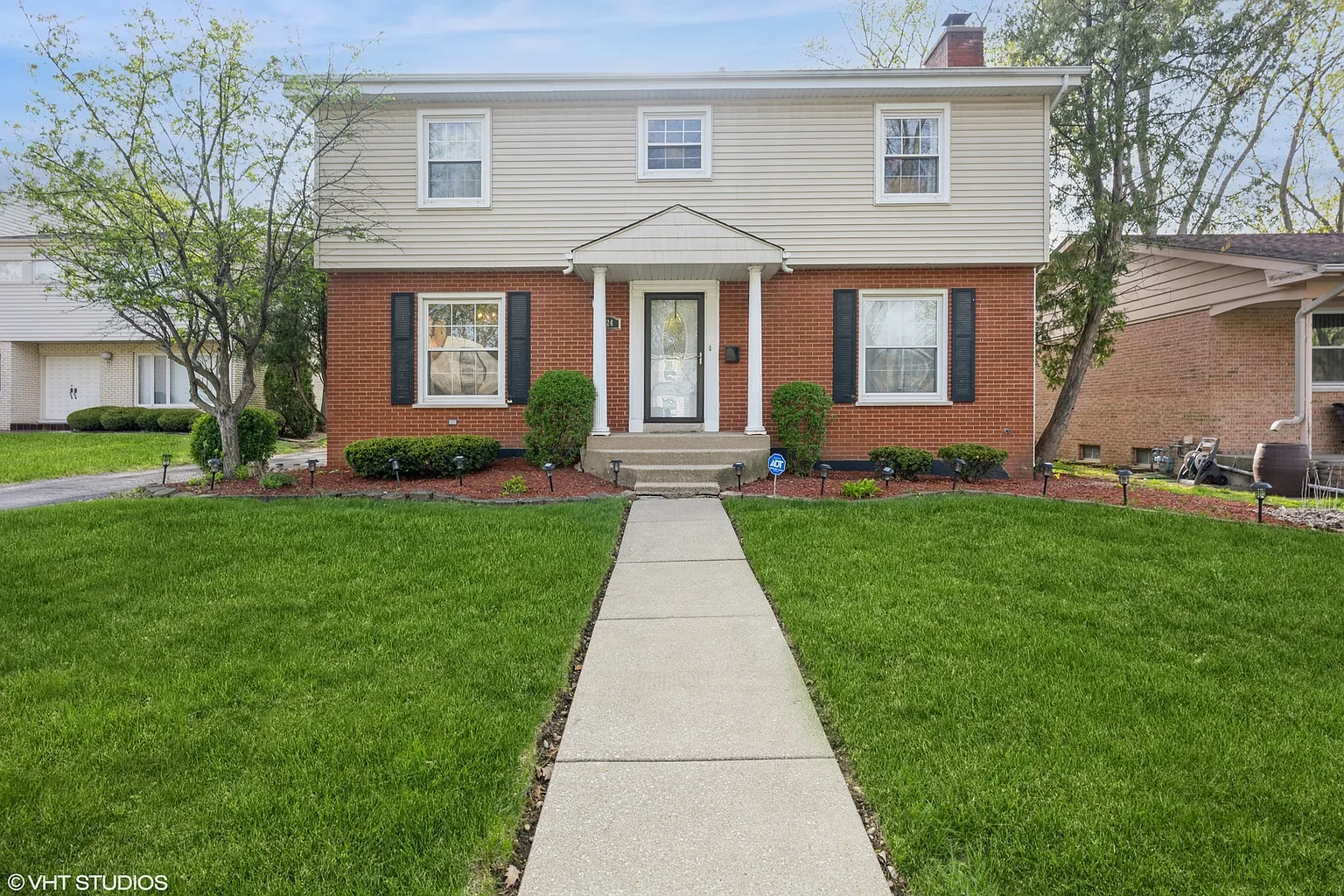 824 Elm St photo 1