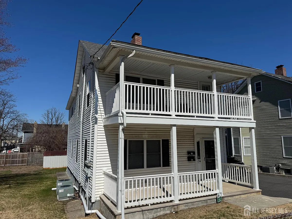 Building Photo - 154 George St #1