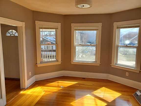 2nd image of 17 Laurel St Floor 1