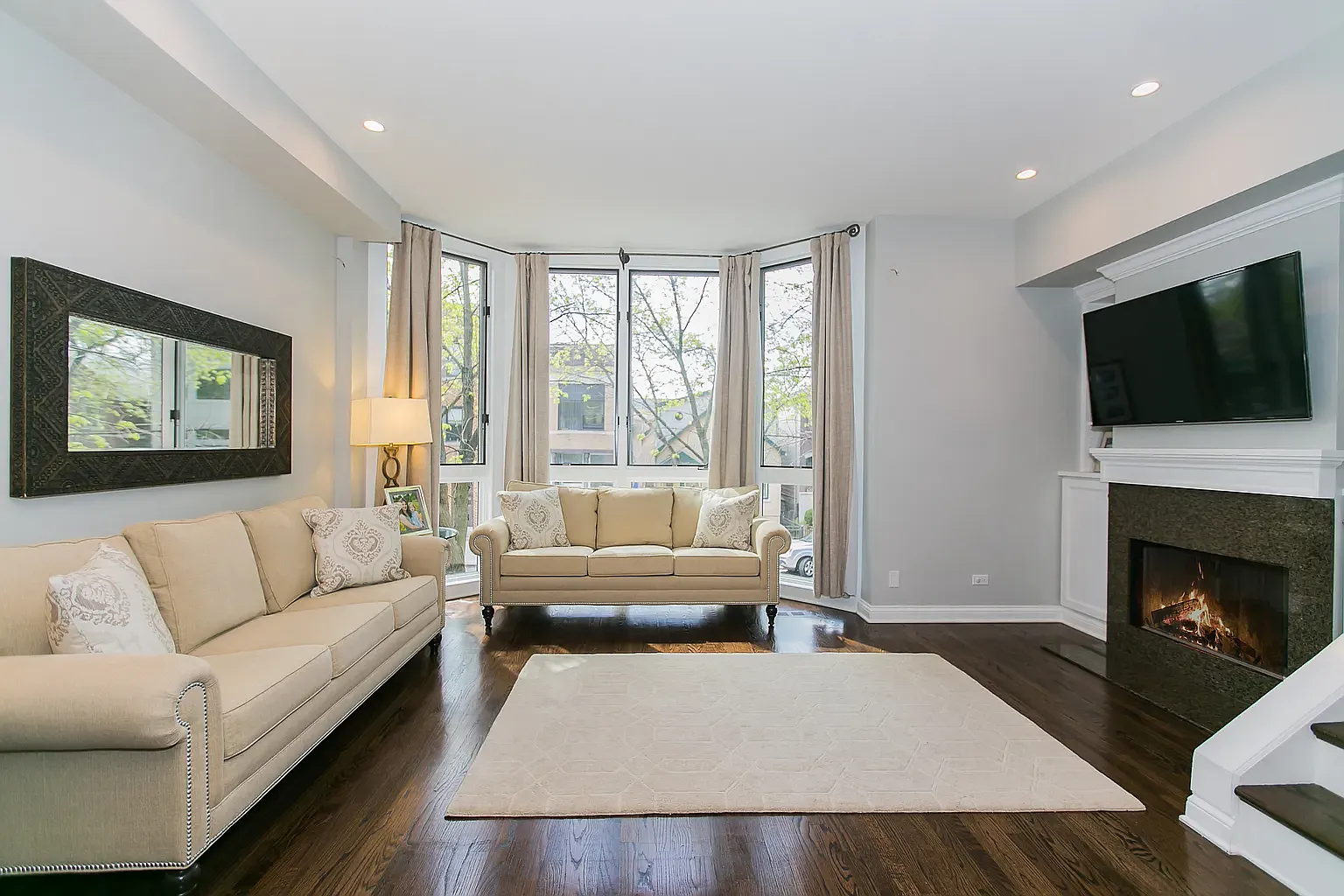 3 bed, 2.5 bath, 2400 sqft, $5,500 — Photo 1
