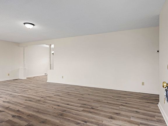 4th image of 143 Crescent Dr