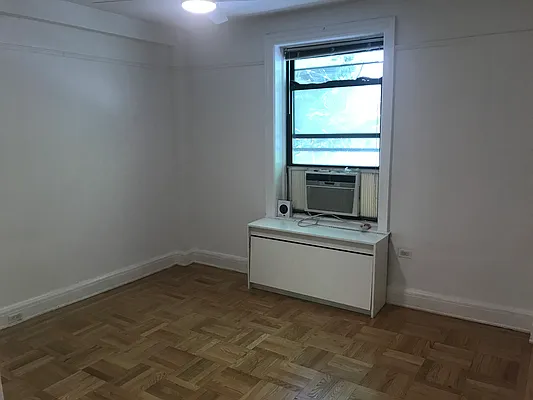 Rented by Everrock Equities | media 31