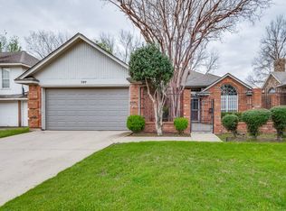 324 Lexington Ln, Euless, TX 76039