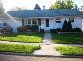 952 W Jefferson Dr, Freeport, IL 61032