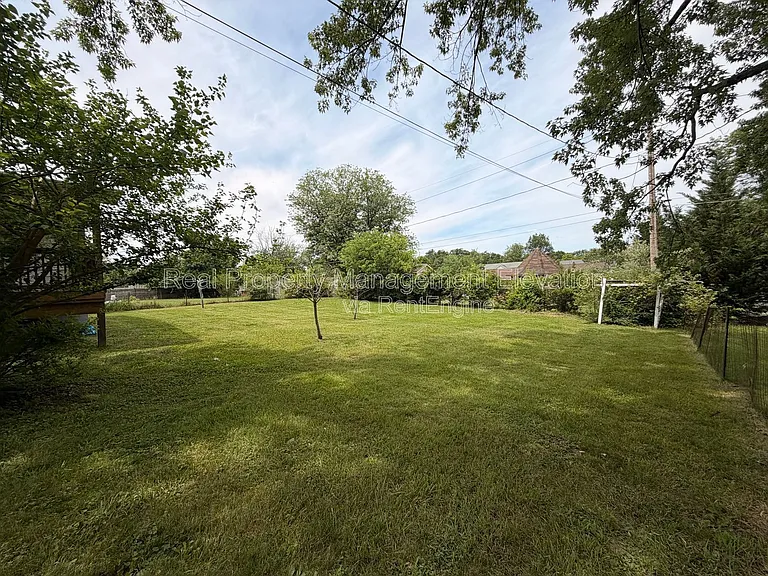 139 Meadowbrook Dr — Photo 5
