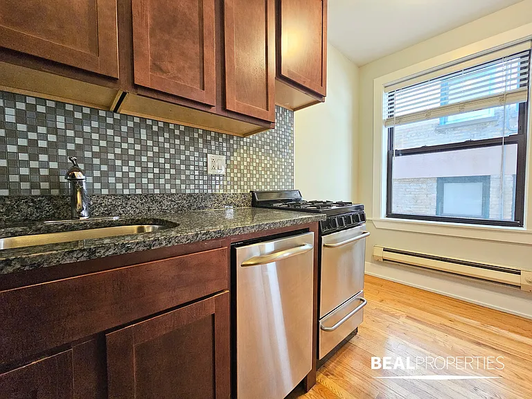 425 West Roscoe — Photo 14