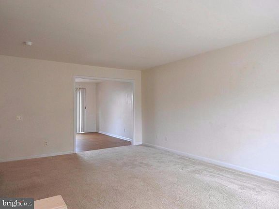 5th image of 305 Falkirk Ct