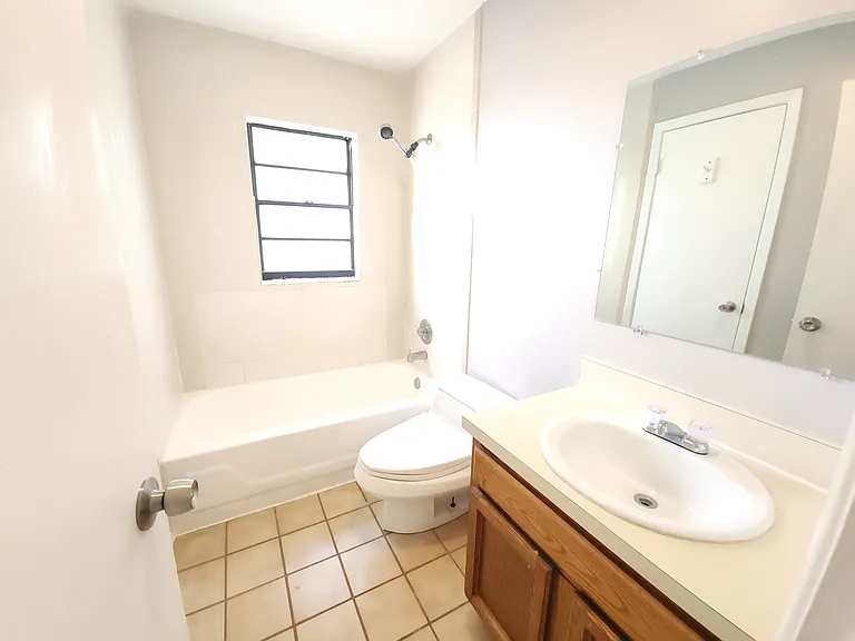 1140 Plaza Comercio NE #2 — Photo 15
