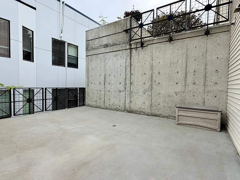 Eastlake Gardens — Photo 24
