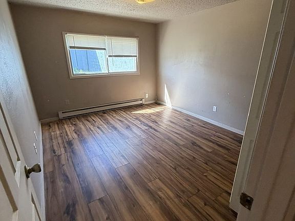4th image of 608 Riverside Dr