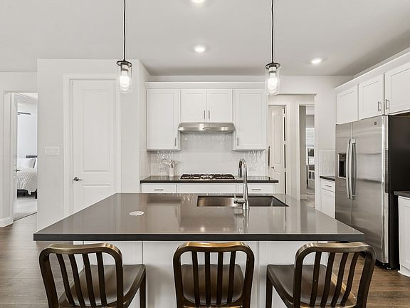 5th image of 407 Holly Rd