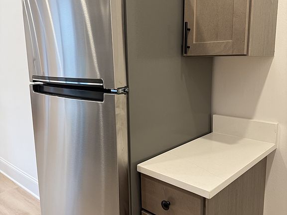 5th image of 1353 N State Pkwy APT 3D
