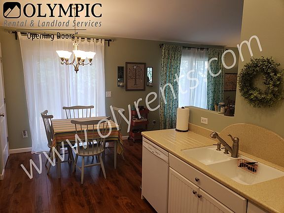 5th image of 3411 Beth Ct NE