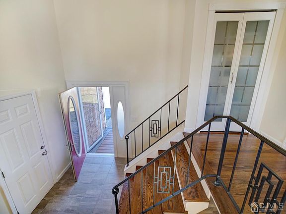 4th image of 33 Lincoln Ave