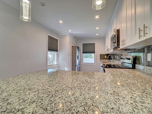 5th image of 908 Stanley Rd