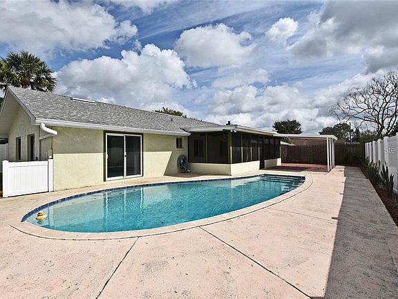 3rd image of 321 Shadow Oak Dr